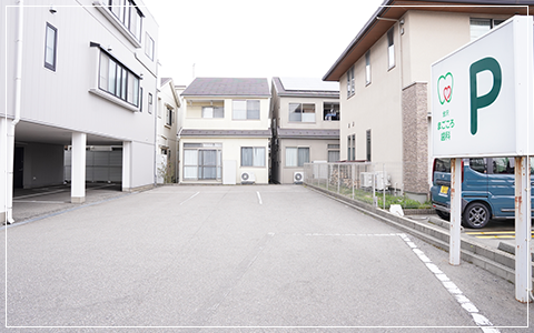 隣接駐車場